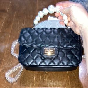 Crossi purse. Comes with gold cross body chain